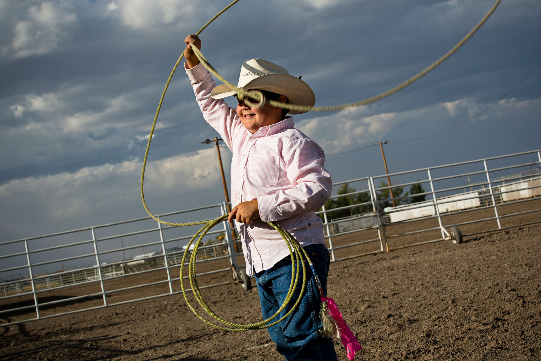 Try Vaile warms up for the dummy roping competition.